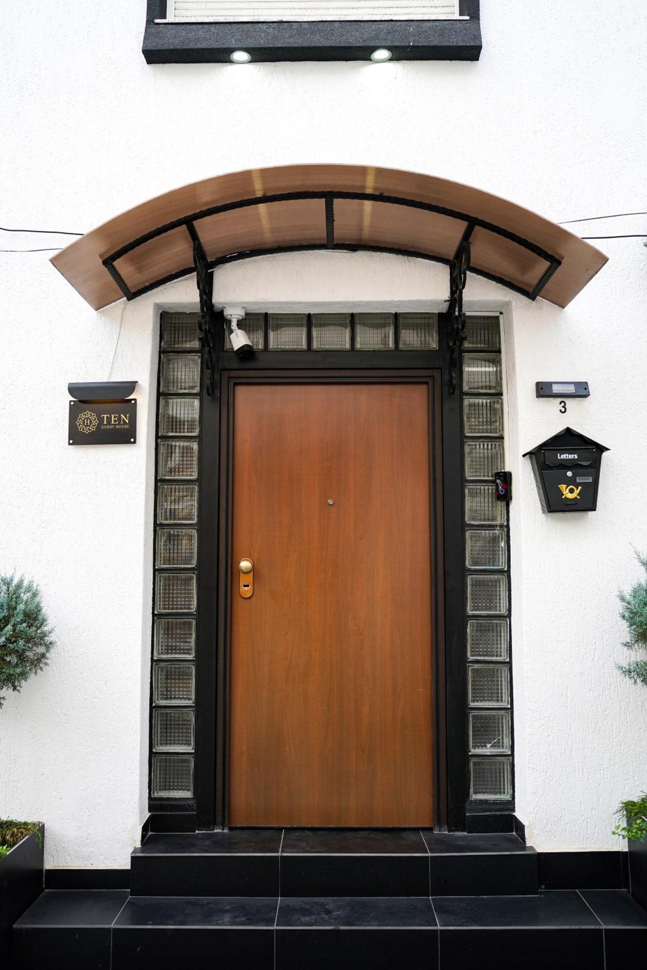 Ten Guest House Pristina Exterior foto